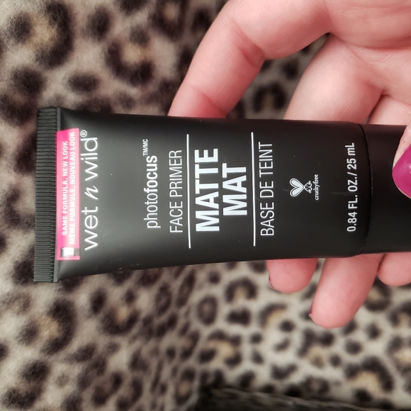 Wet n Wild PhotoFocus Matte Finish Setting Spray and Matte Face Primer, Set of 2 - Picture 5 of 7